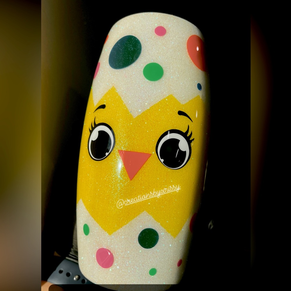 A 25oz stainless steel tumbler designed like an Easter egg with a chick.
